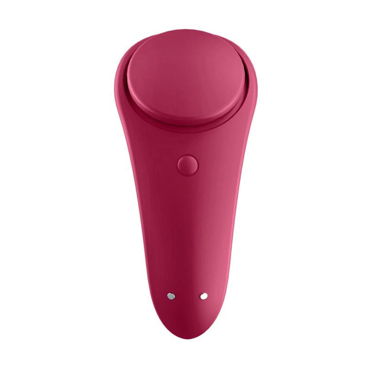 Detalle del puerto de carga magnética y base del estimulador wearable Satisfyer Sexy Secret.