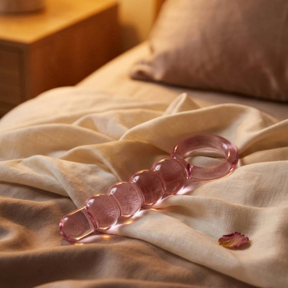 Pieza de cristal templado rosado con diseño ondulado y base de seguridad.