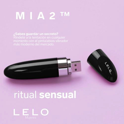 Detalle del puerto USB oculto en el estimulador LELO Mia 2 con diseño de labial.